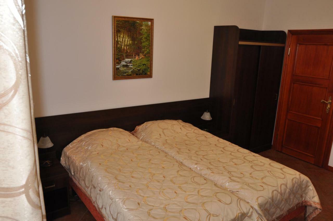 Dworek Bogdanka Trzebin Exterior photo